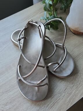 OluKai WAIAU Strappy Flat Sandals